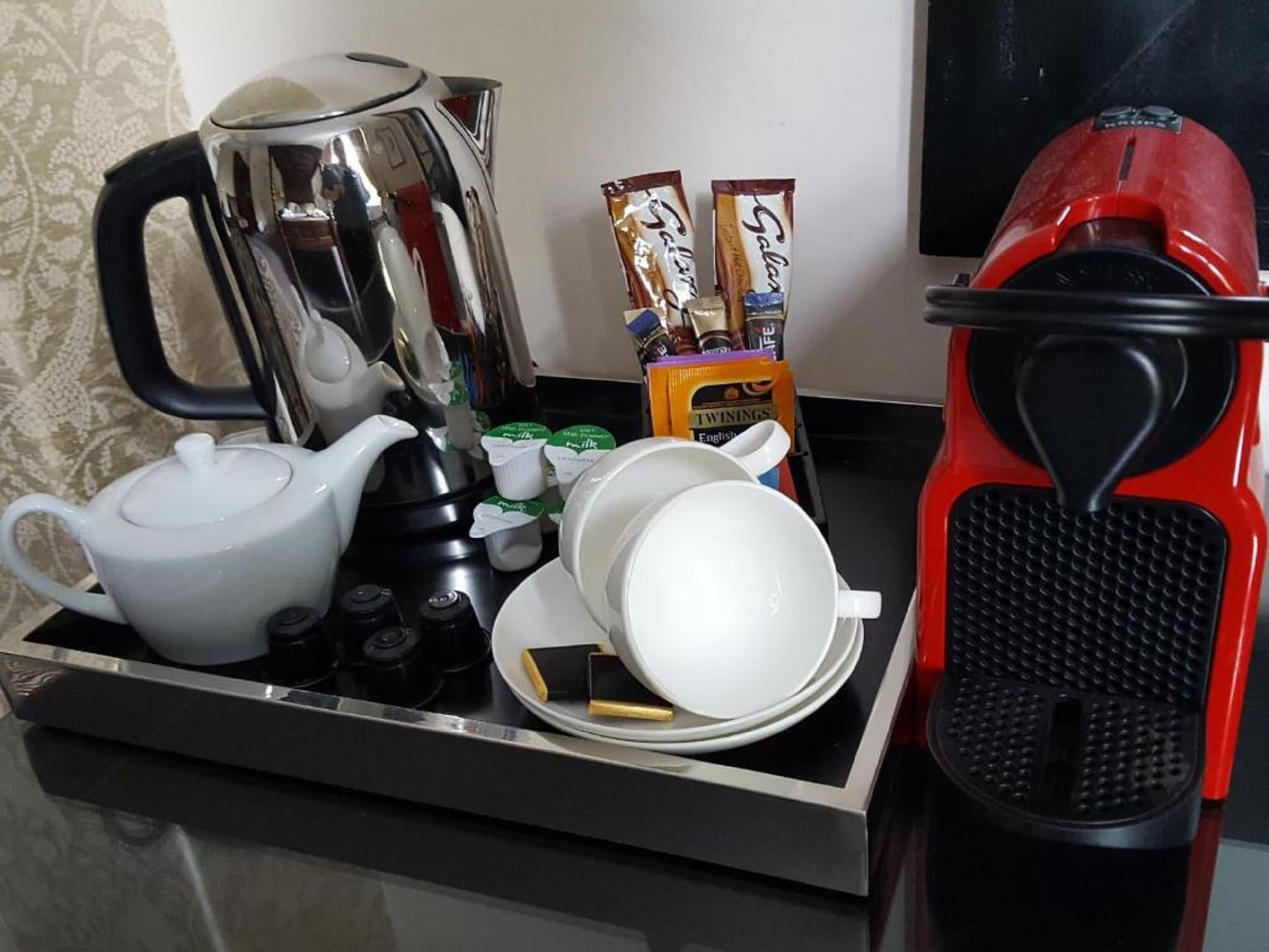Dorian House Boutique B&B - Free Parking! Bath Zewnętrze zdjęcie A Nespresso coffee machine in a hotel room