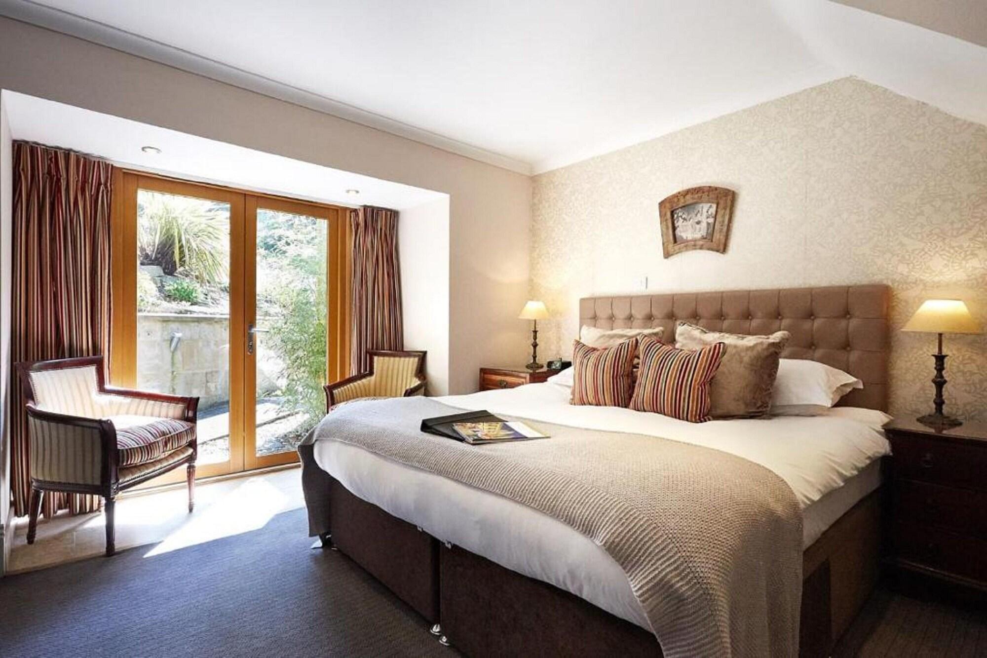 Dorian House Boutique B&B - Free Parking! Bath Zewnętrze zdjęcie A bedroom at The Old parsonage