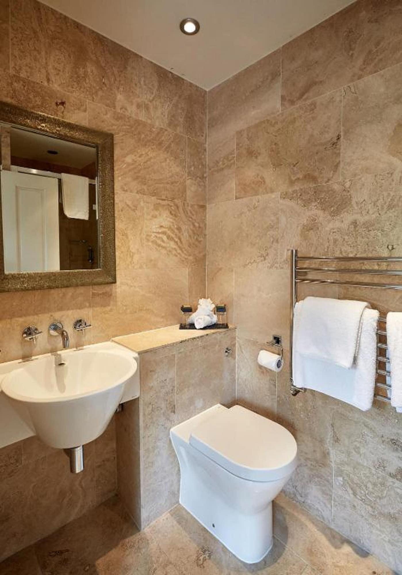 Dorian House Boutique B&B - Free Parking! Bath Zewnętrze zdjęcie Bathroom at The Old Bank Hotel, Knutsford
