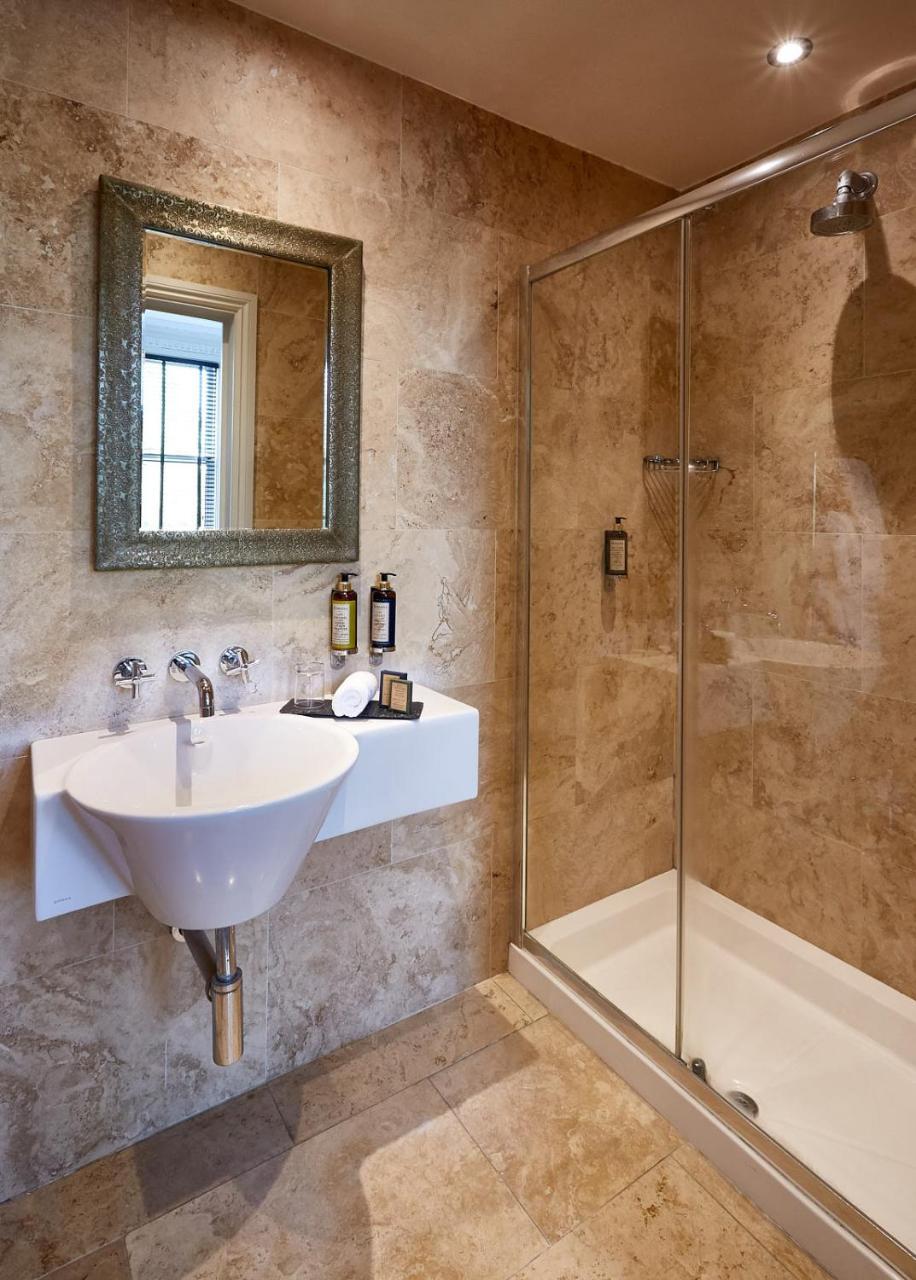 Dorian House Boutique B&B - Free Parking! Bath Zewnętrze zdjęcie A bathroom in a hotel